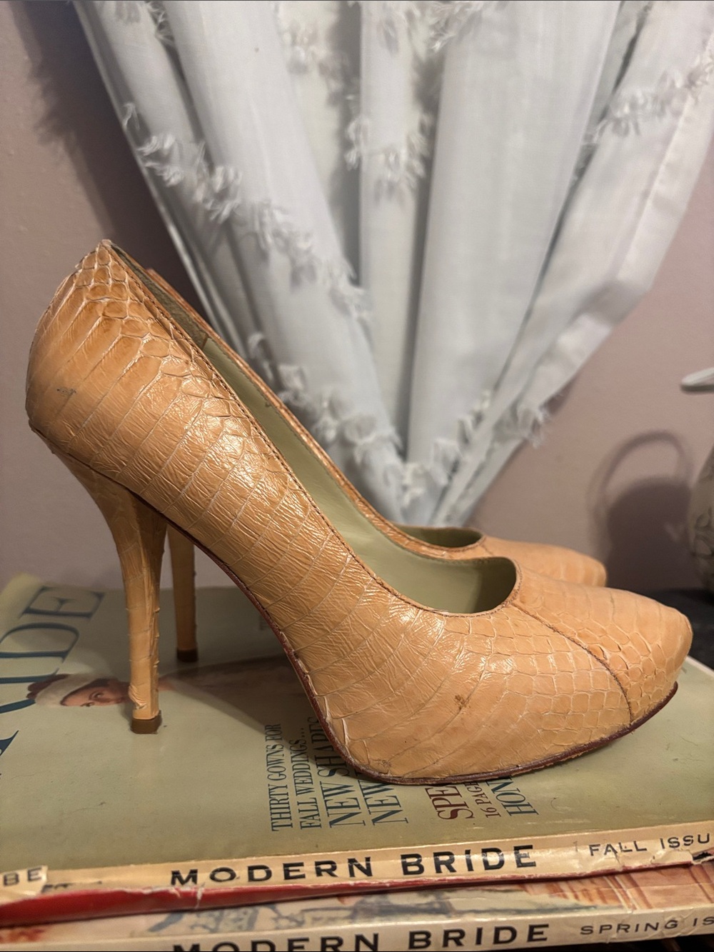 elizabeth and james platform pumps size 9